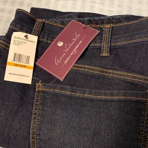 NWT Gloria Vanderbilt stretch jeans, never worn!